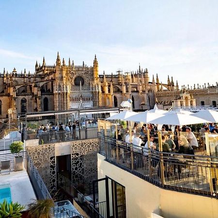 Eme Catedral Mercer Hotel Sevilla Exterior foto The roof terrace of the hotel
