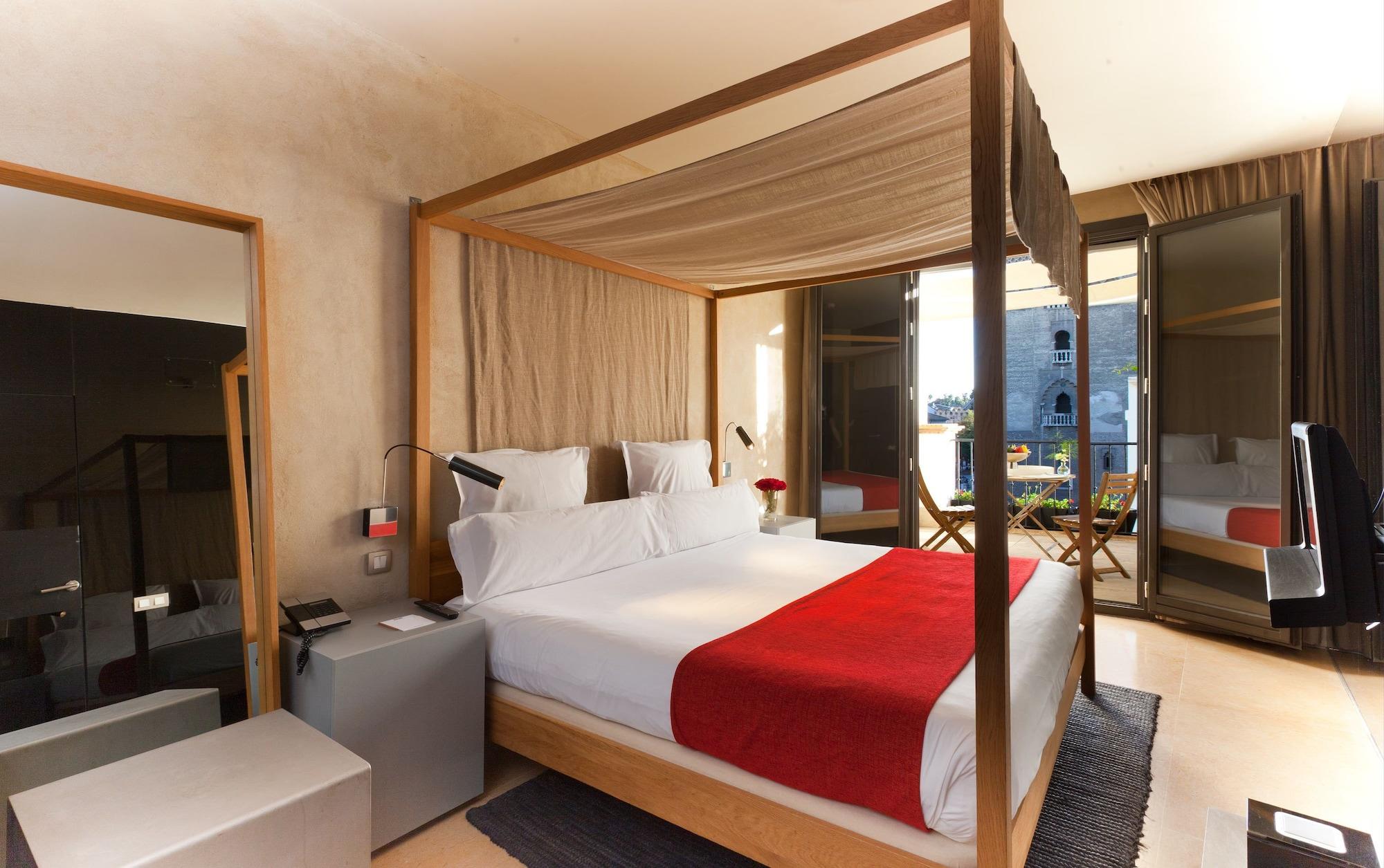 Eme Catedral Mercer Hotel Sevilla Exterior foto A bedroom at the hotel