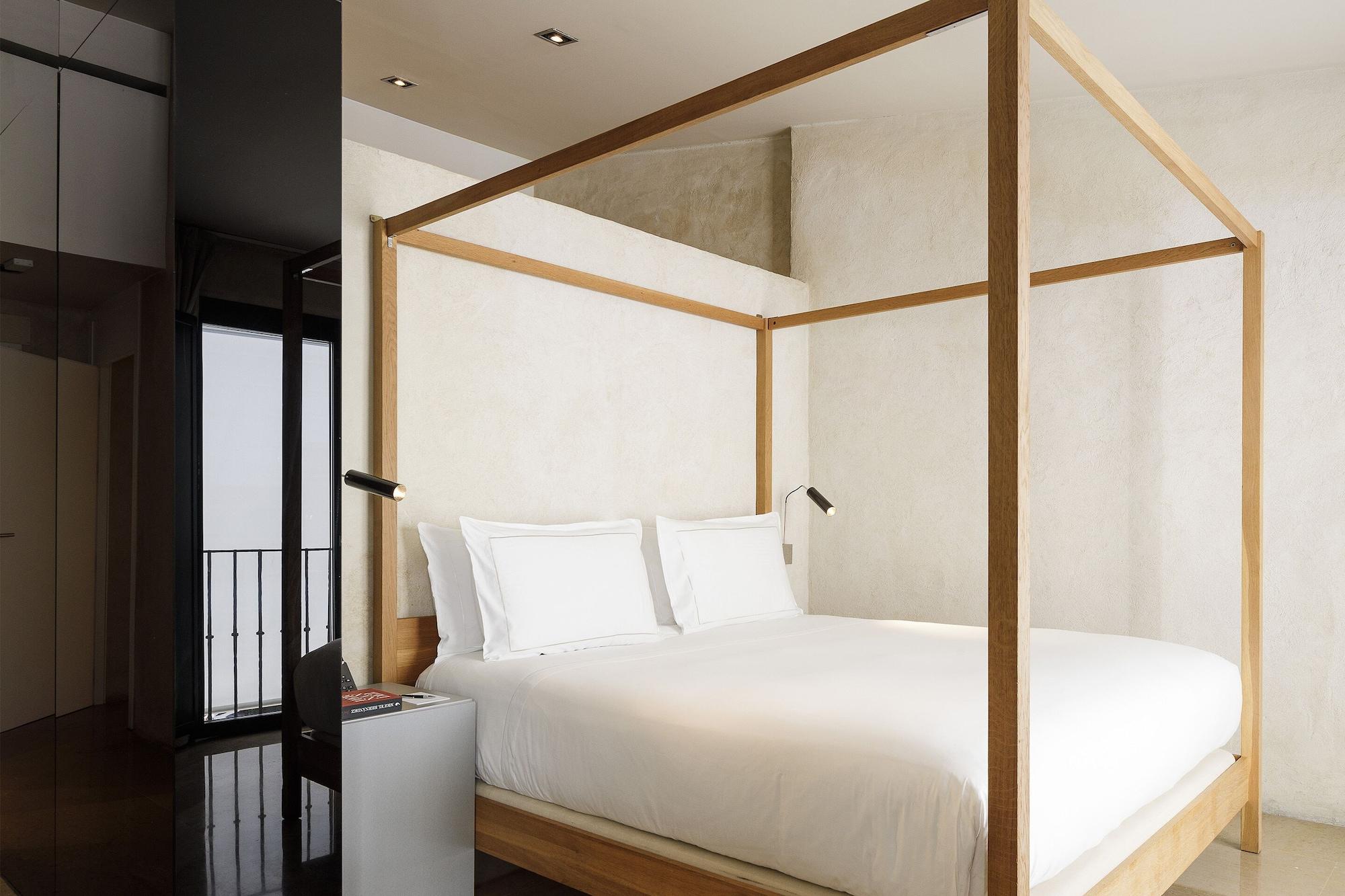 Eme Catedral Mercer Hotel Sevilla Exterior foto A bedroom at the hotel