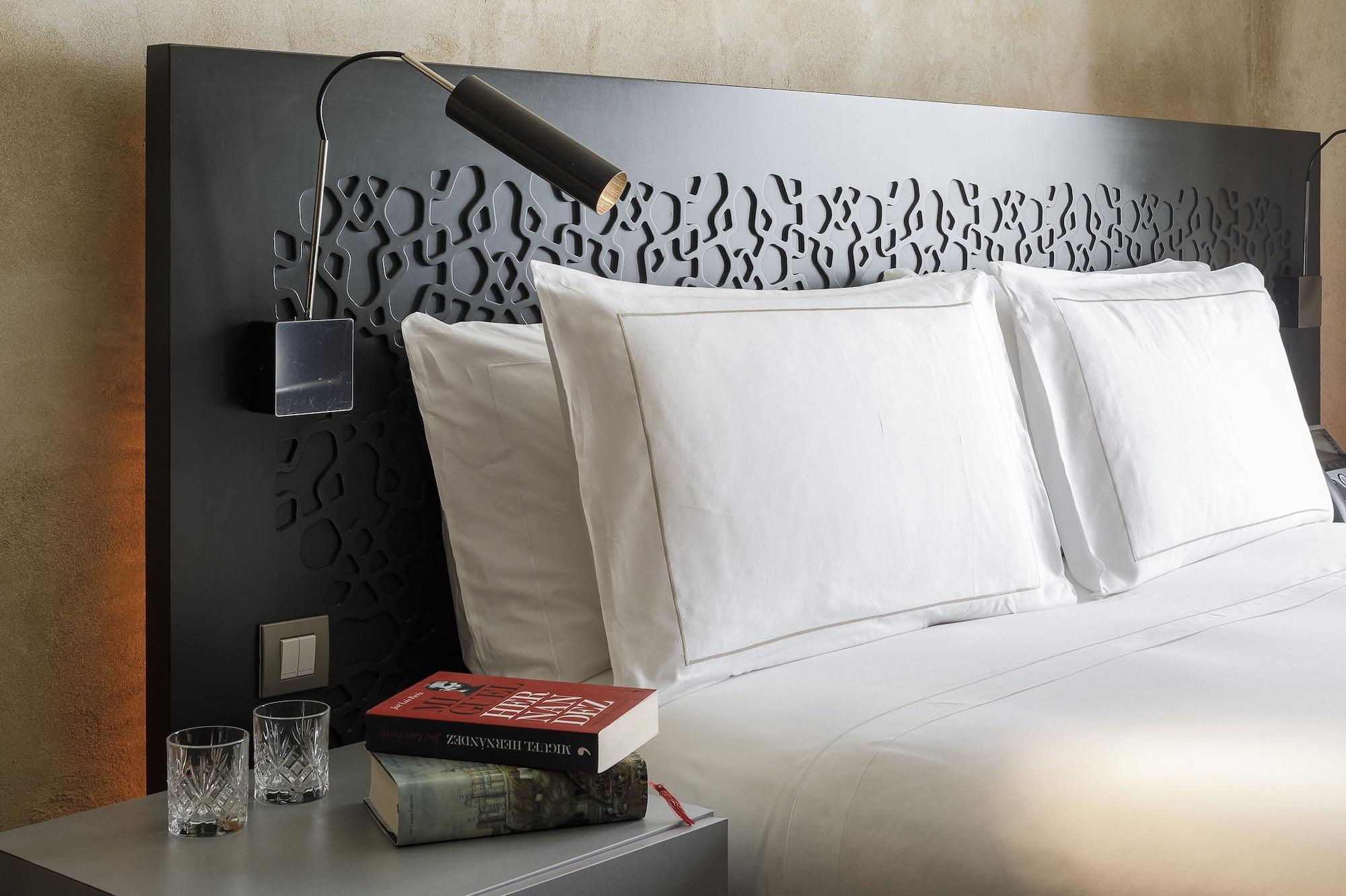 Eme Catedral Mercer Hotel Sevilla Exterior foto A room at the hotel
