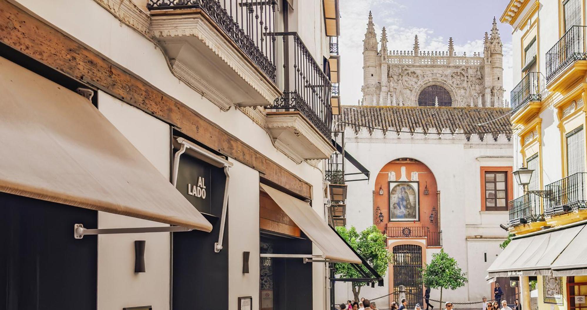 Eme Catedral Mercer Hotel Sevilla Exterior foto A shop in Granada, Spain