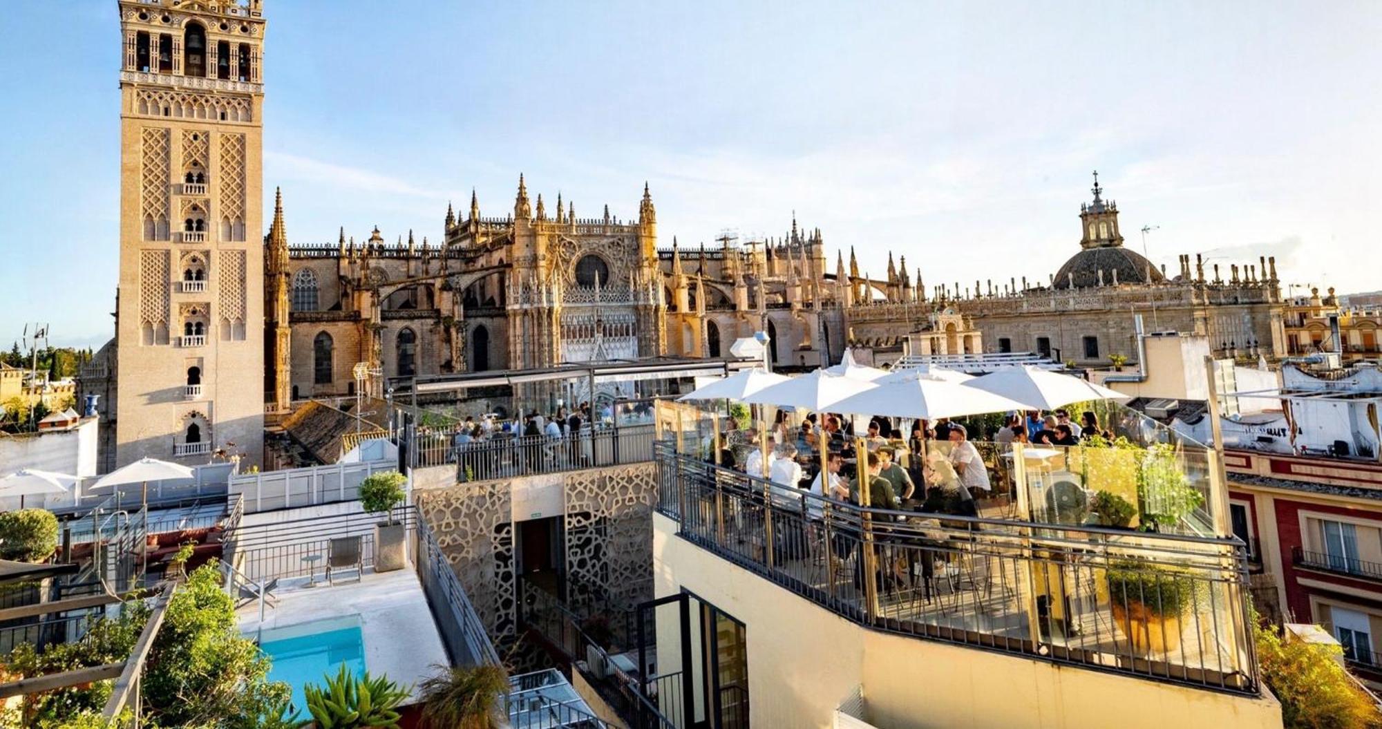 Eme Catedral Mercer Hotel Sevilla Exterior foto The roof terrace of the hotel