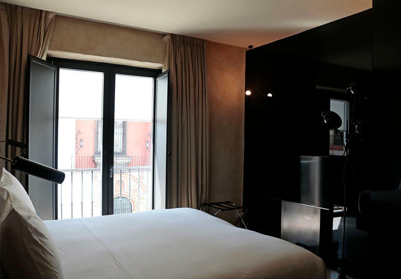 Eme Catedral Mercer Hotel Sevilla Exterior foto A room at the hotel