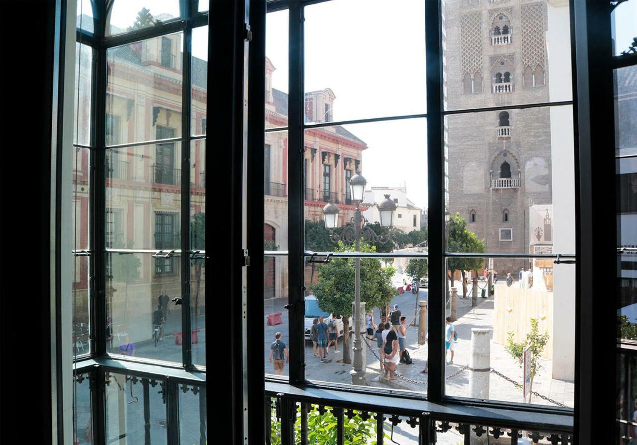 Eme Catedral Mercer Hotel Sevilla Exterior foto A window in the house of Picasso in Barcelona