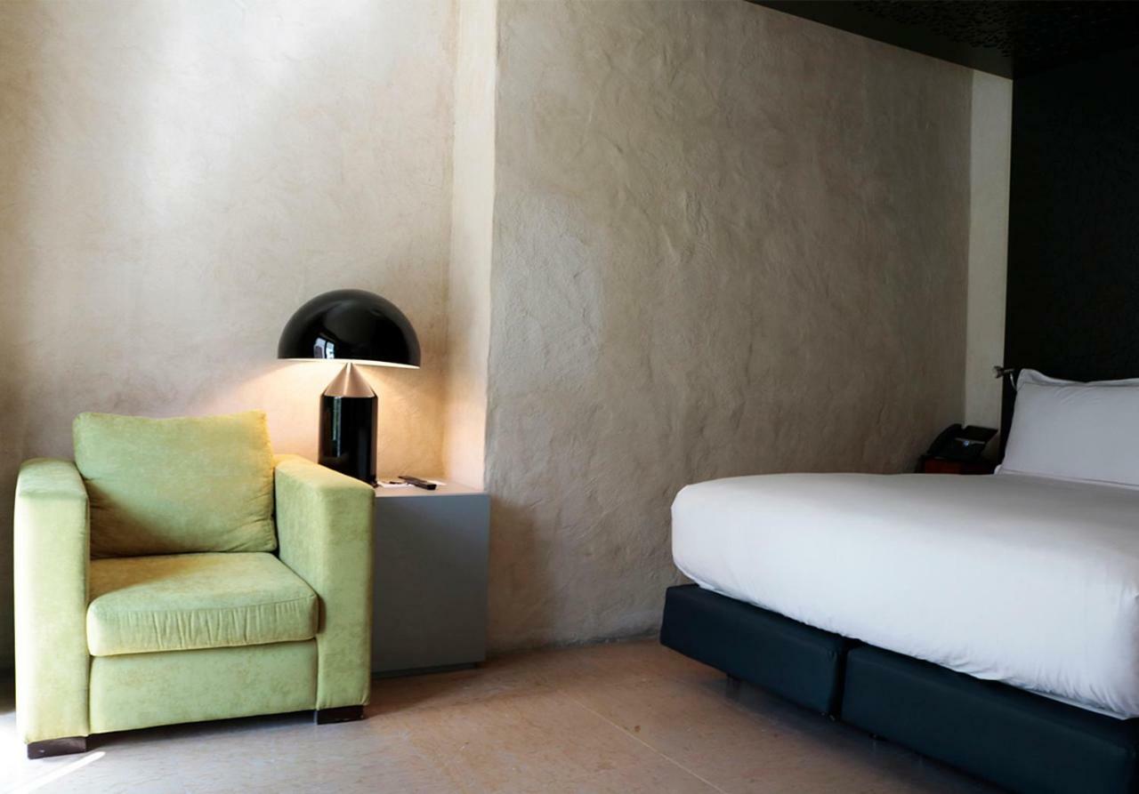 Eme Catedral Mercer Hotel Sevilla Exterior foto A room at the hotel
