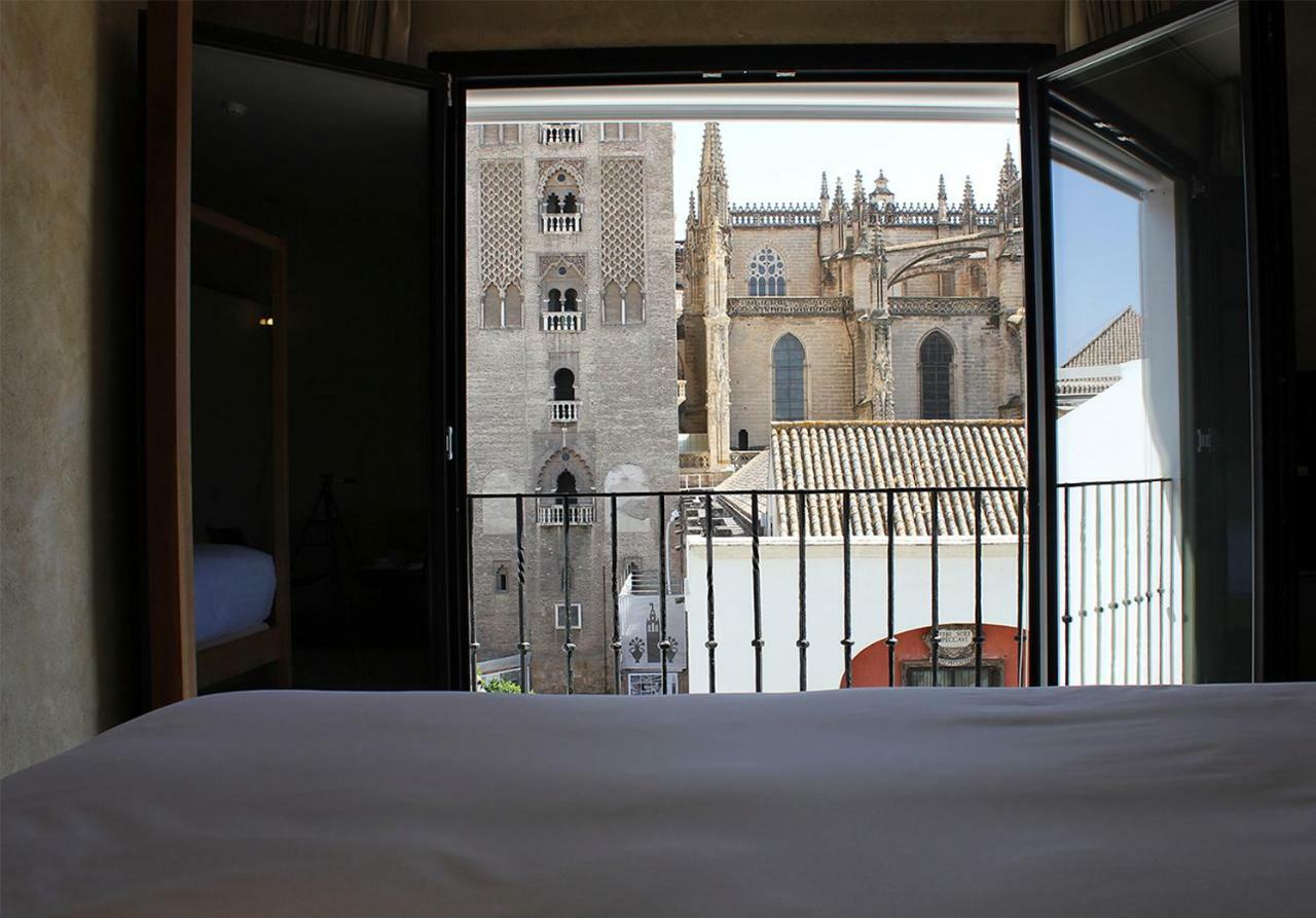 Eme Catedral Mercer Hotel Sevilla Exterior foto View of the Cathedral of Seville from the hotel
