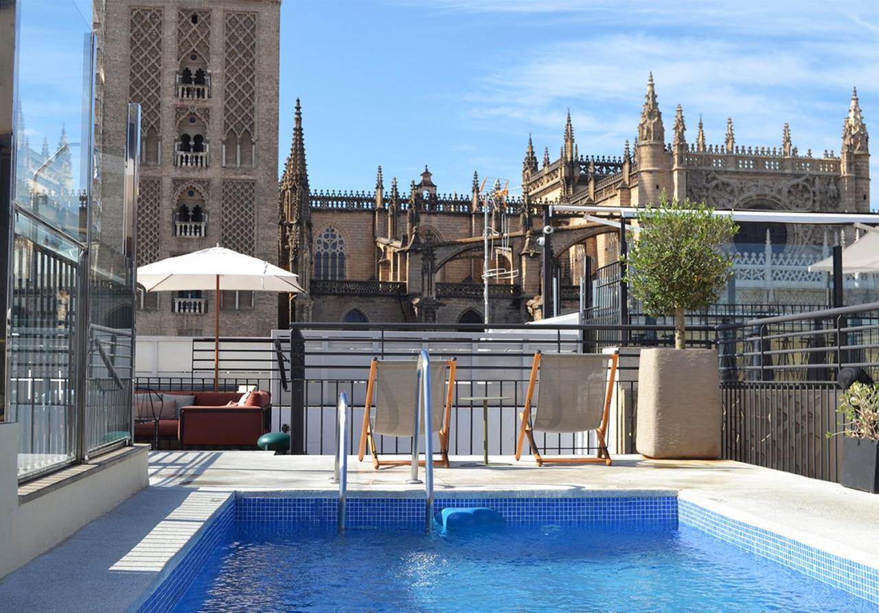 Eme Catedral Mercer Hotel Sevilla Exterior foto Rooftop pool at Hotel Casa 1887